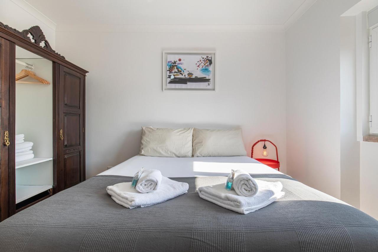 Lovelystay - Sunny 1Bdr Apartment W/Terrace Lisbon Exterior photo